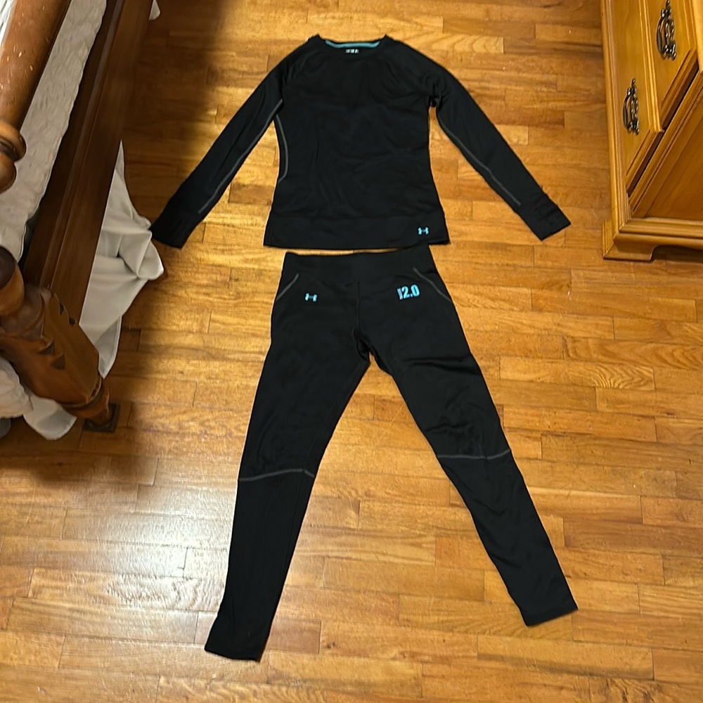 Under armor size small TOP AND BOTTOM base layer 2.0 thermal
